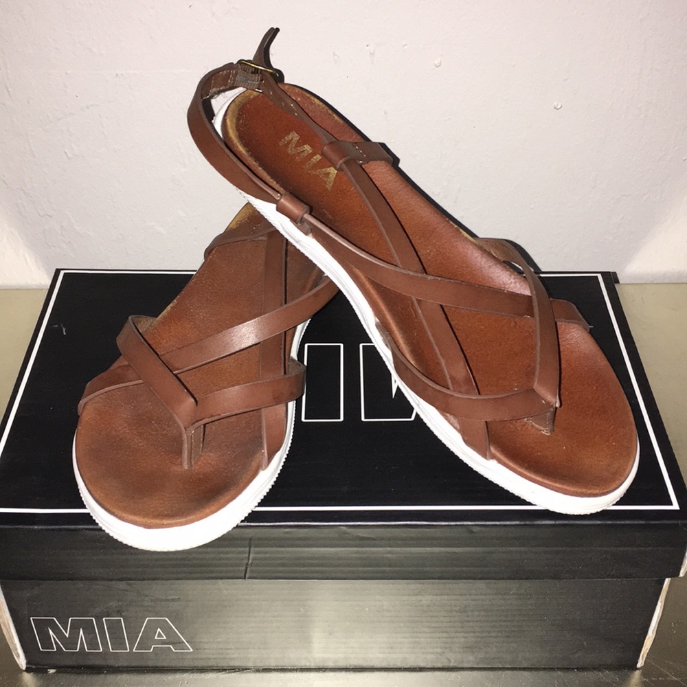 Great used condition Mia sandals